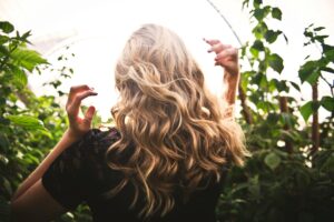 How to Keep Your Blonde Bright During Summertime tim-mossholder-ArQIWcmOlA8-unsplash